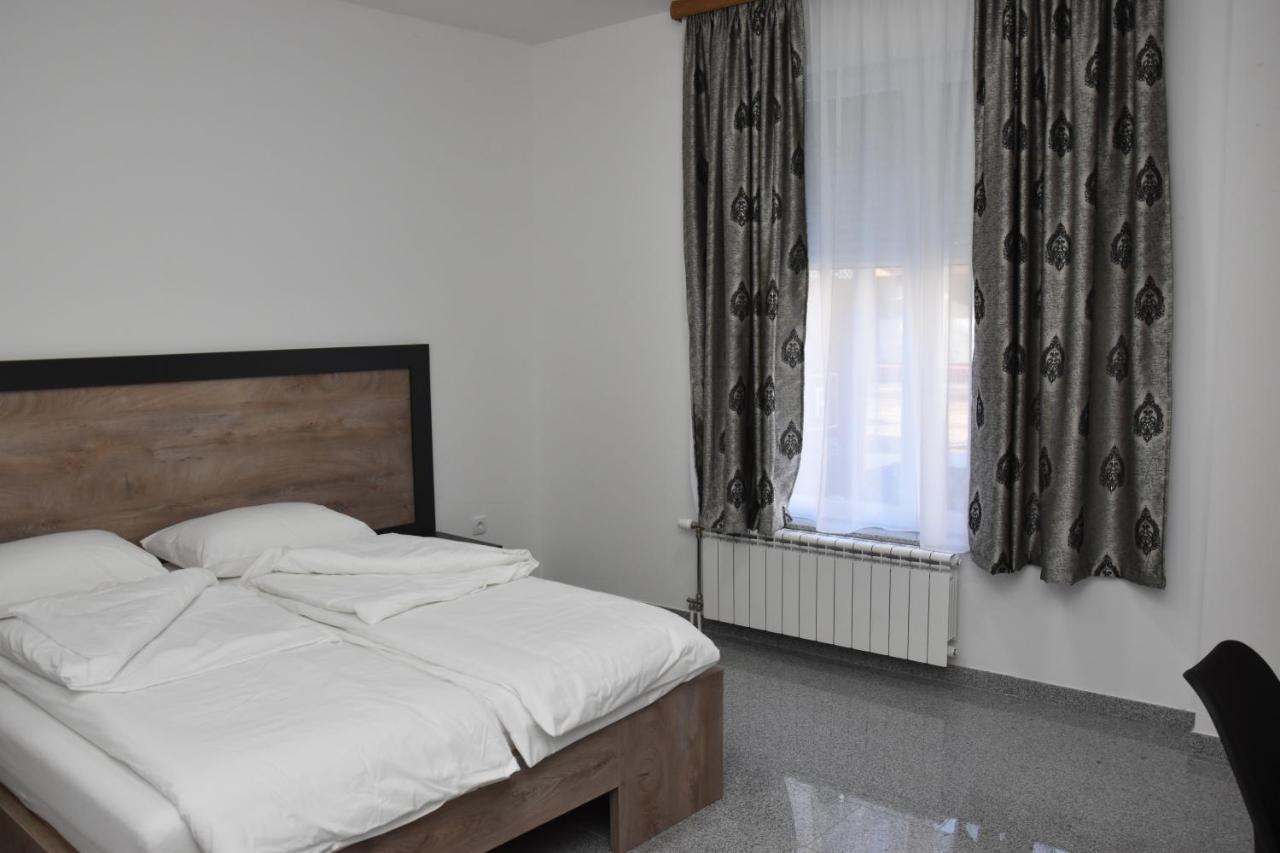 Motel Centar ビイェリナ エクステリア 写真