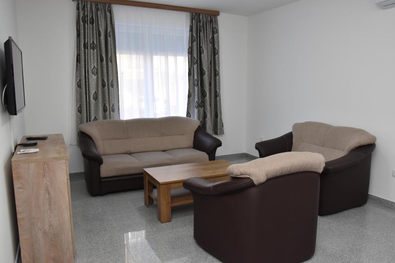 Motel Centar ビイェリナ エクステリア 写真